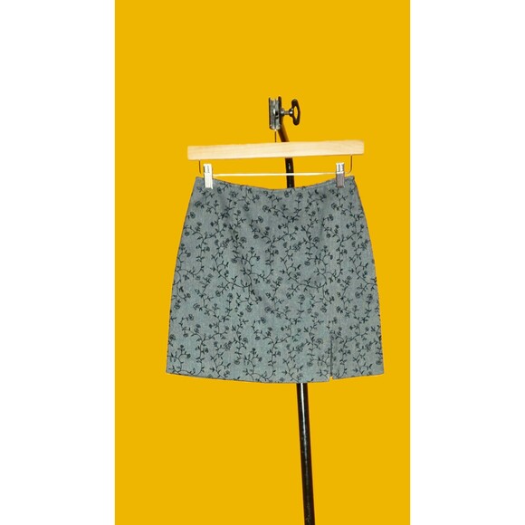 1990s-Y2K EXPRESS Gray Mini Skirt W/FLOCKED Velvet Flowers & Front Slit. XS-S - Picture 3 of 10